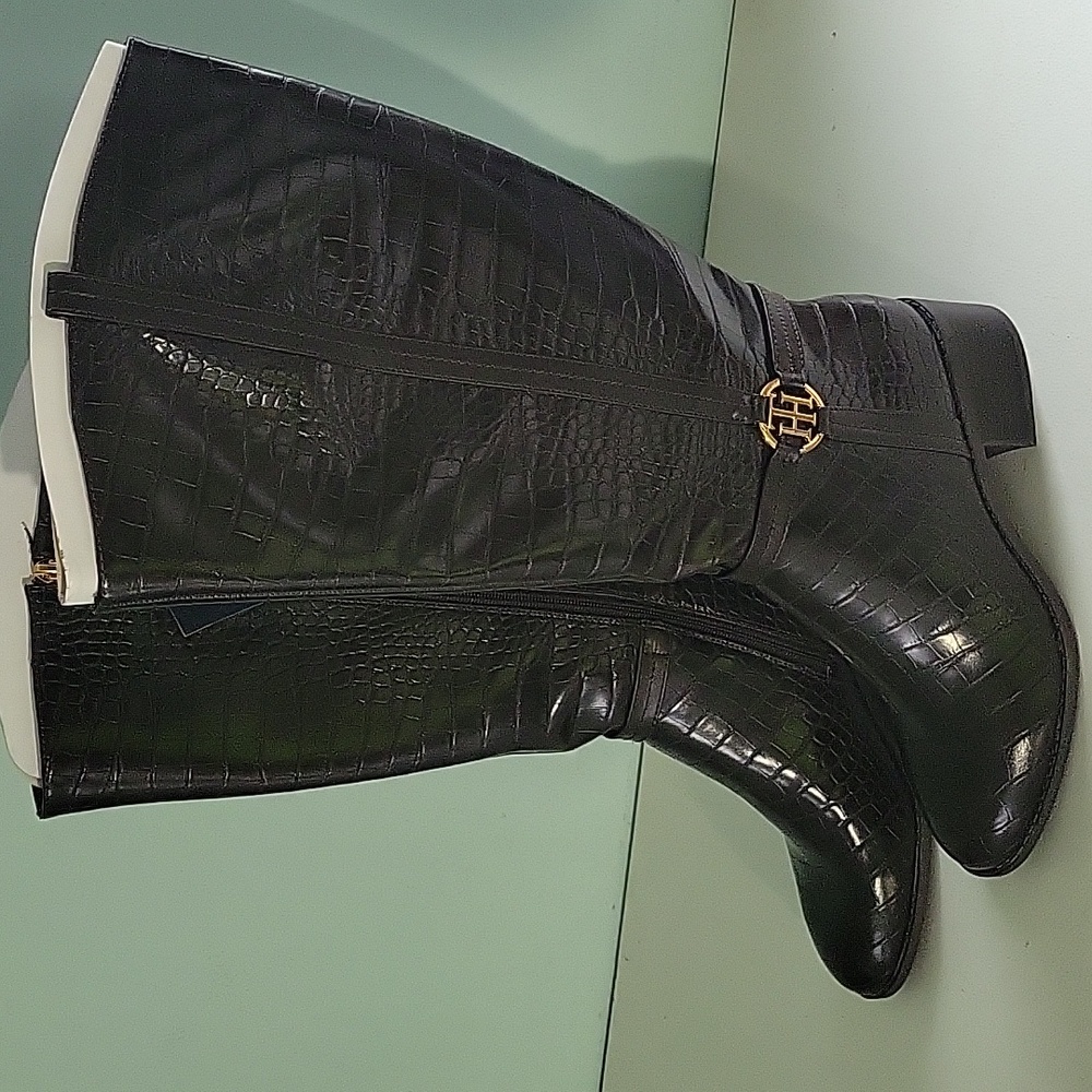 TOMMY HILFIGER DIWAN CROC EMBOSSED FAUX LEATHER WIDE CALF BOOTS  9.5 BLACK/BROWN